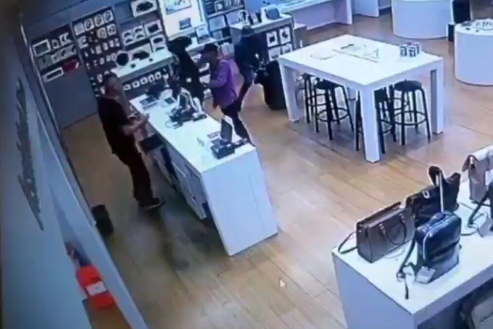Polícia prende suspeito de envolvimento em roubo de loja em shopping