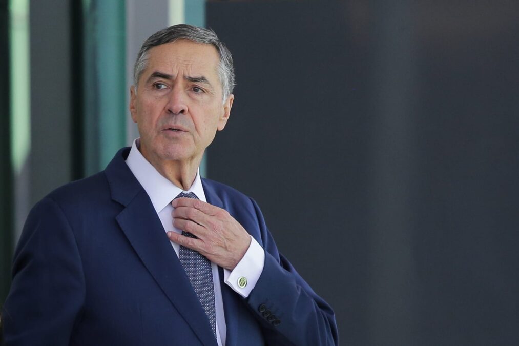 Barroso pede a Fachin sessão extra para julgamento sobre aborto