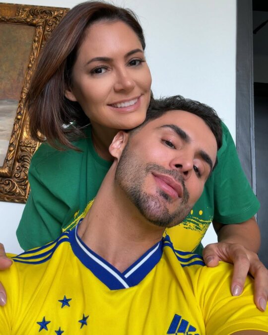 Ex-maquiador de Michelle é autorizado por Moraes a visitar Bolsonaro para festa