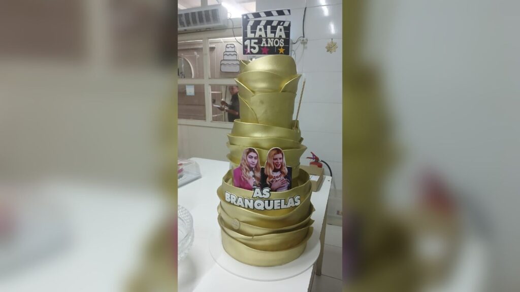 tema-de-filme:-veja-o-bolo-de-15-anos-da-filha-cacula-de-bolsonaro