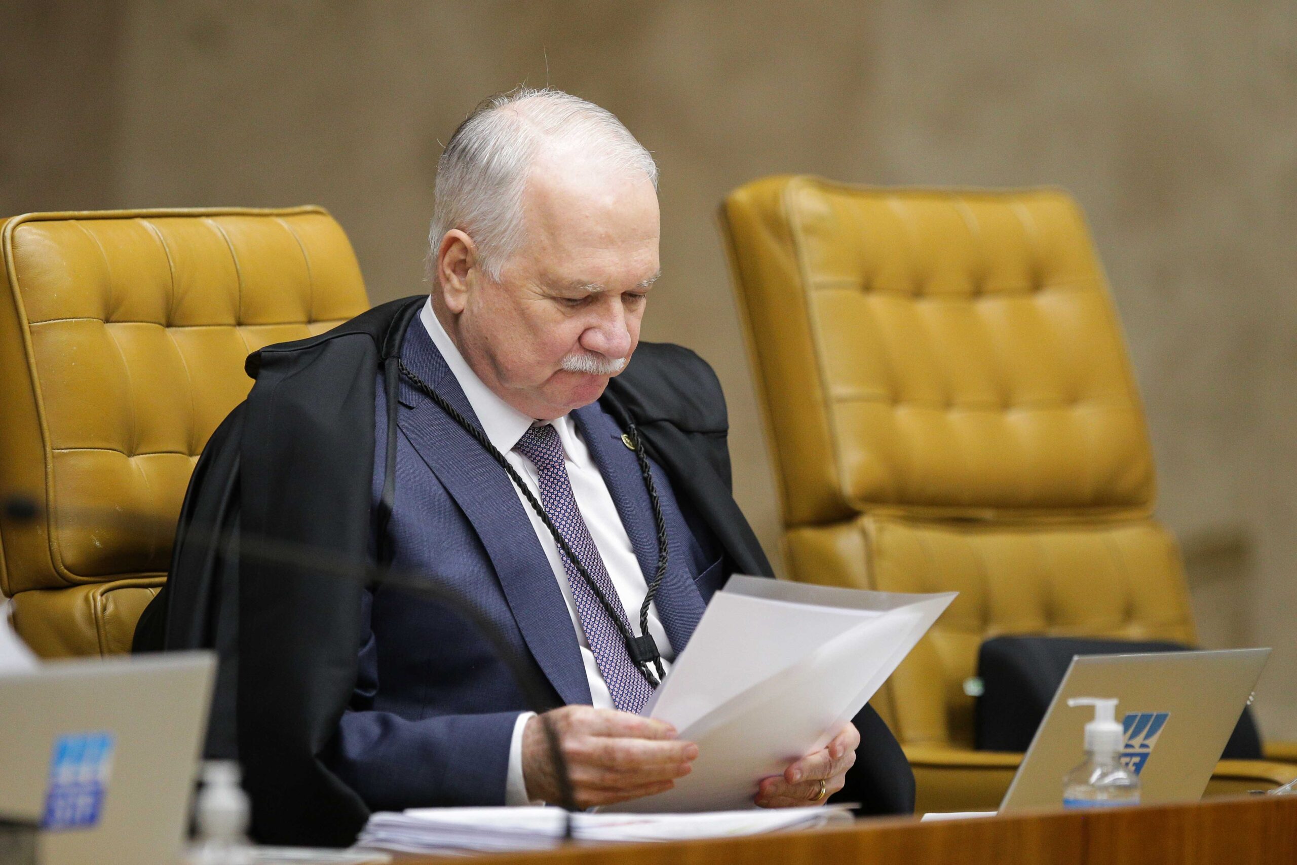 Fachin vota por discutir no plenário decisão de Barroso sobre aborto