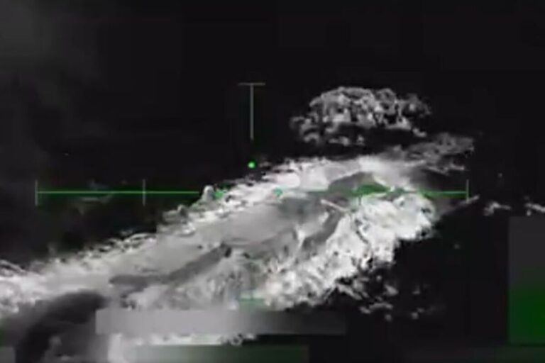 trump-diz-que-exercito-destruiu-submarino-com-fentanil.-video