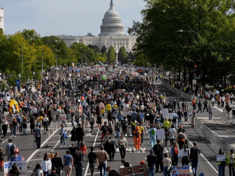 protestos-contra-politicas-de-trump-levam-milhares-as-ruas-nos-eua-e-na-europa