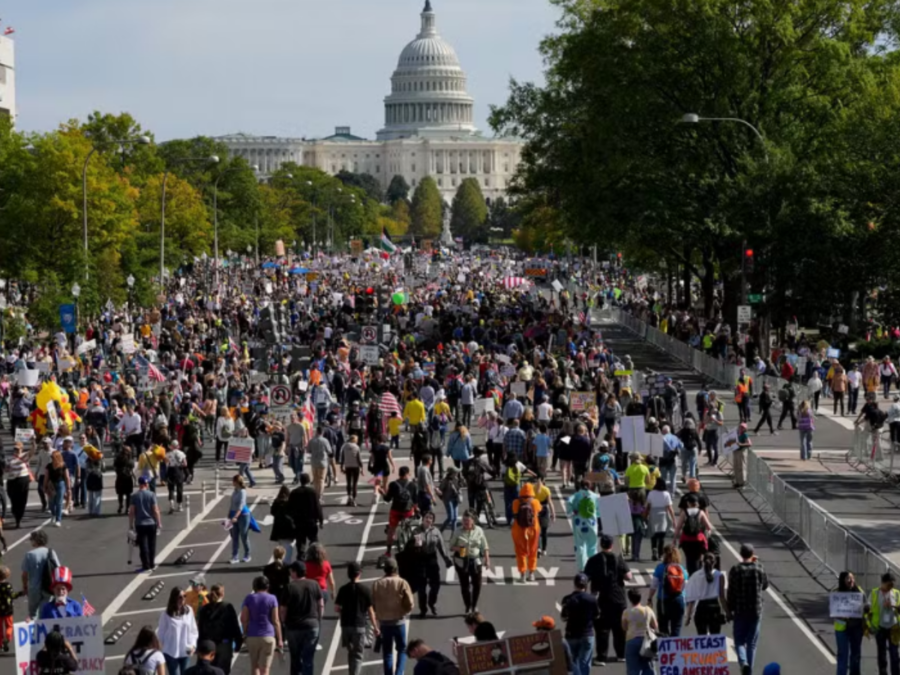 Protestos contra políticas de Trump levam milhares às ruas nos EUA e na Europa