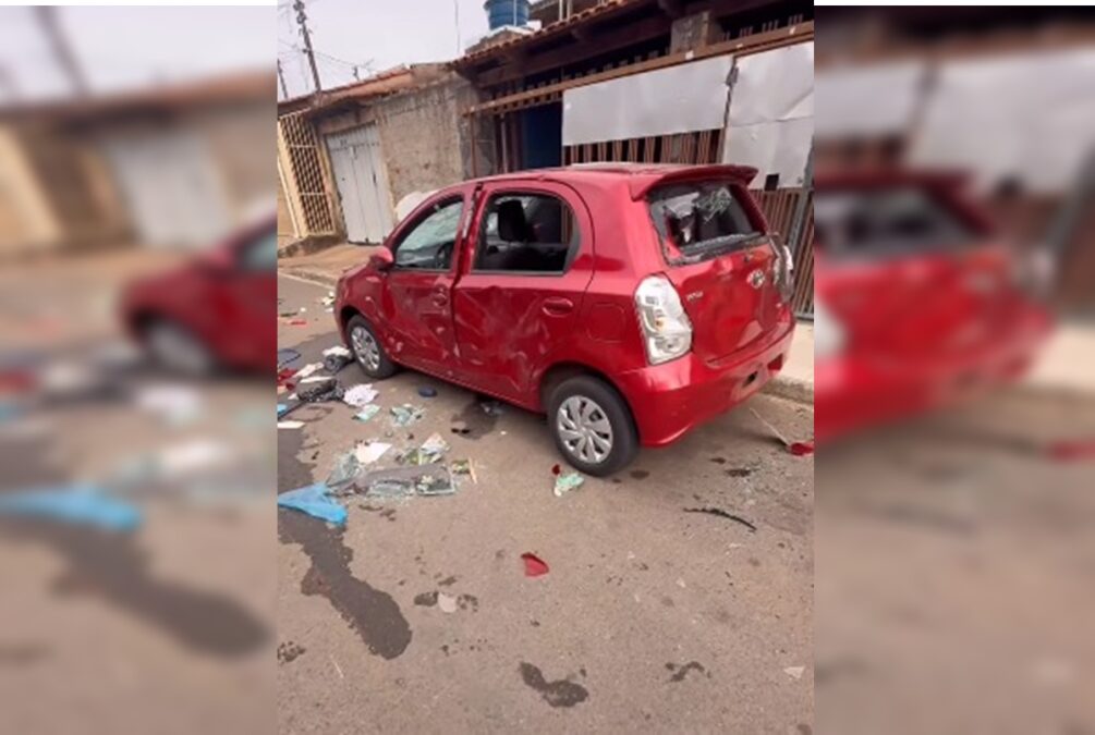 Vídeo: adolescentes destroem carro de voluntária de abrigo no DF