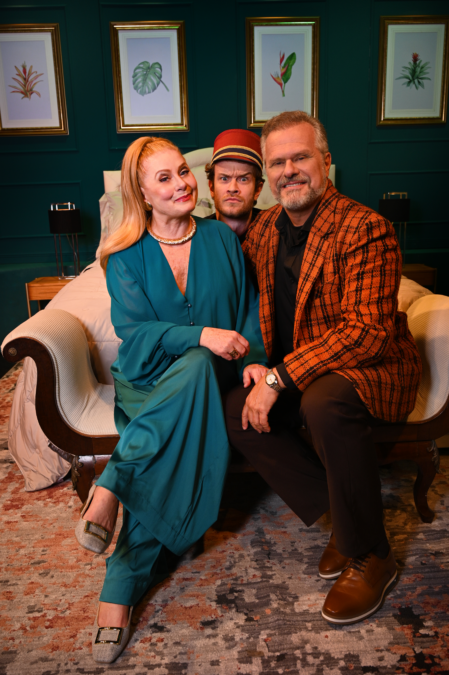 Vera Fischer celebra nova fase no teatro e destaca a importância de continuar em cena