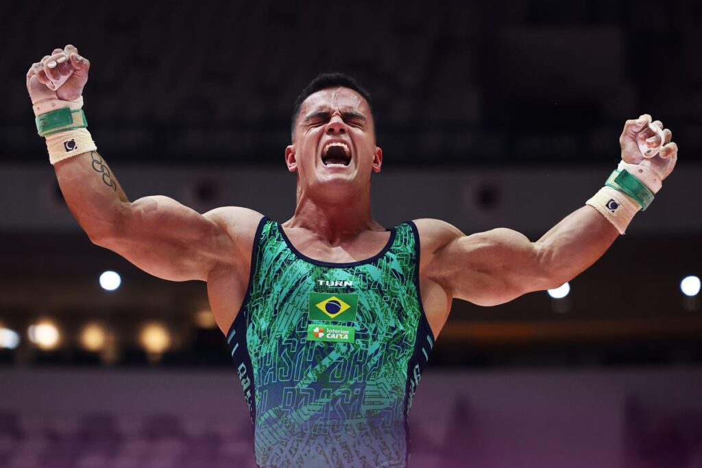 mundial-de-ginastica:-caio-souza-e-diogo-soares-se-aproximam-da-final