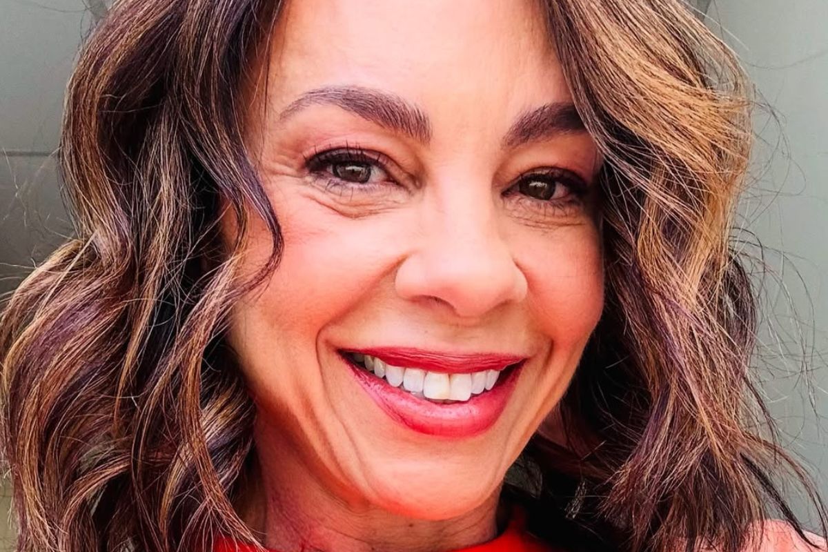 Carla Marins questiona o amor romântico e celebra nova fase na Globo