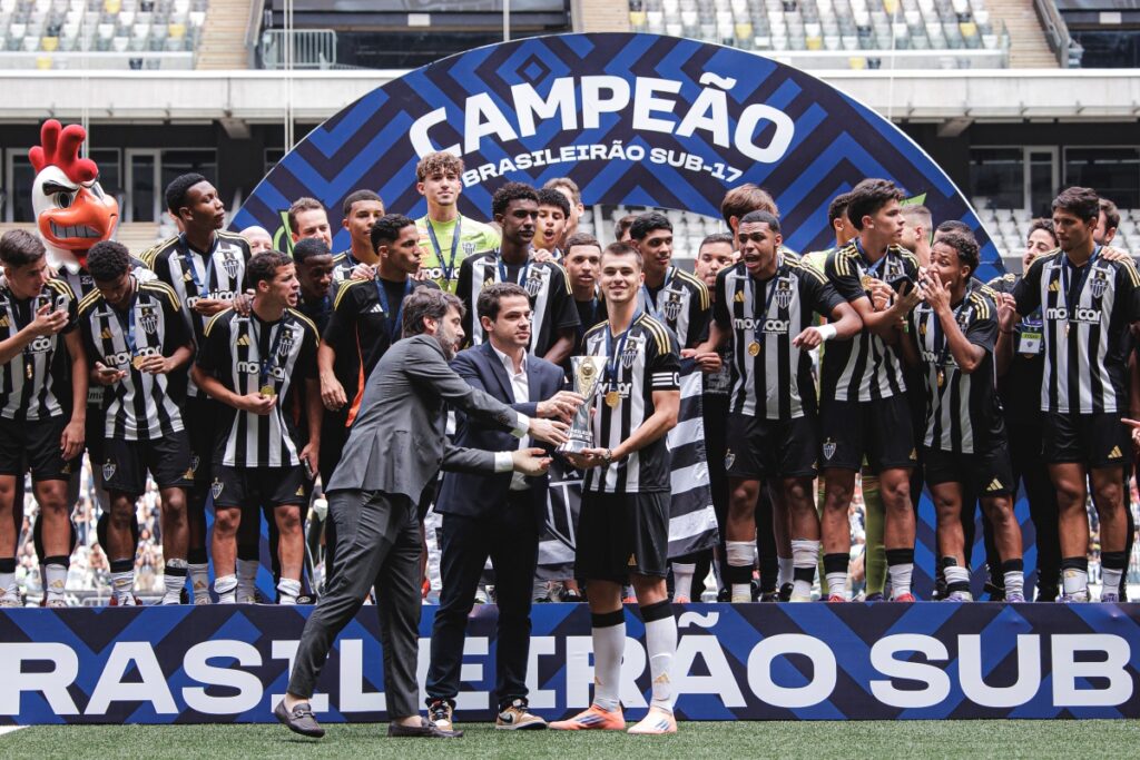 cbf-reconhece-erro-e-pede-desculpas-ao-galo-por-confete-azul-em-final