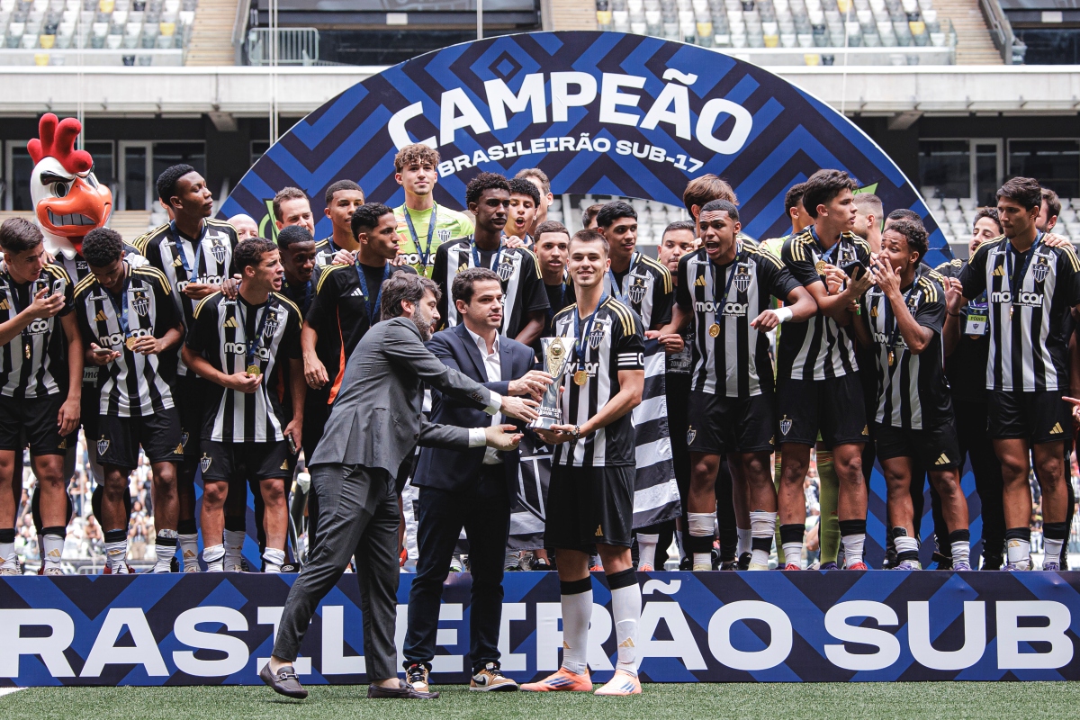 CBF reconhece erro e pede desculpas ao Galo por confete azul em final
