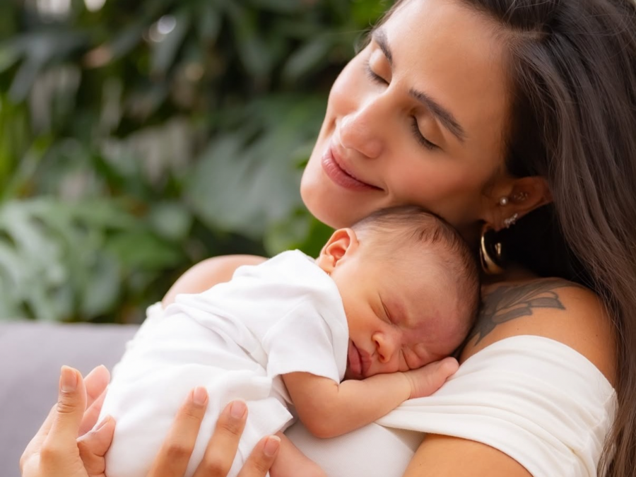 Thiaguinho e Carol Peixinho celebram o primeiro mês do filho Bento com homenagem: “Amor puro”