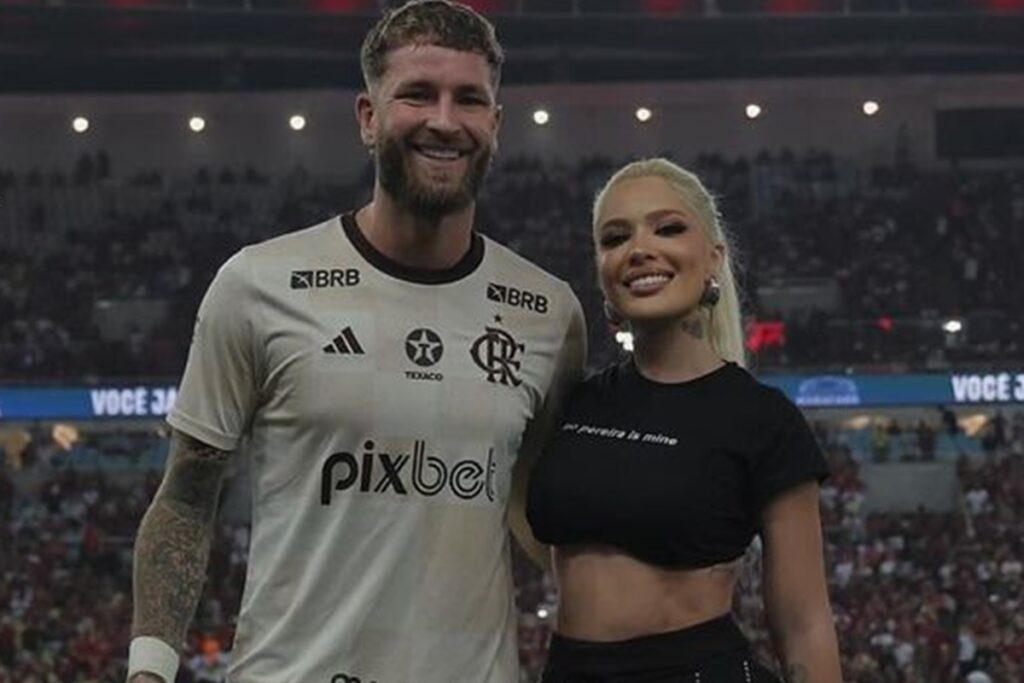 karoline-lima-assiste-jogo-do-flamengo-apos-termino-com-leo-pereira