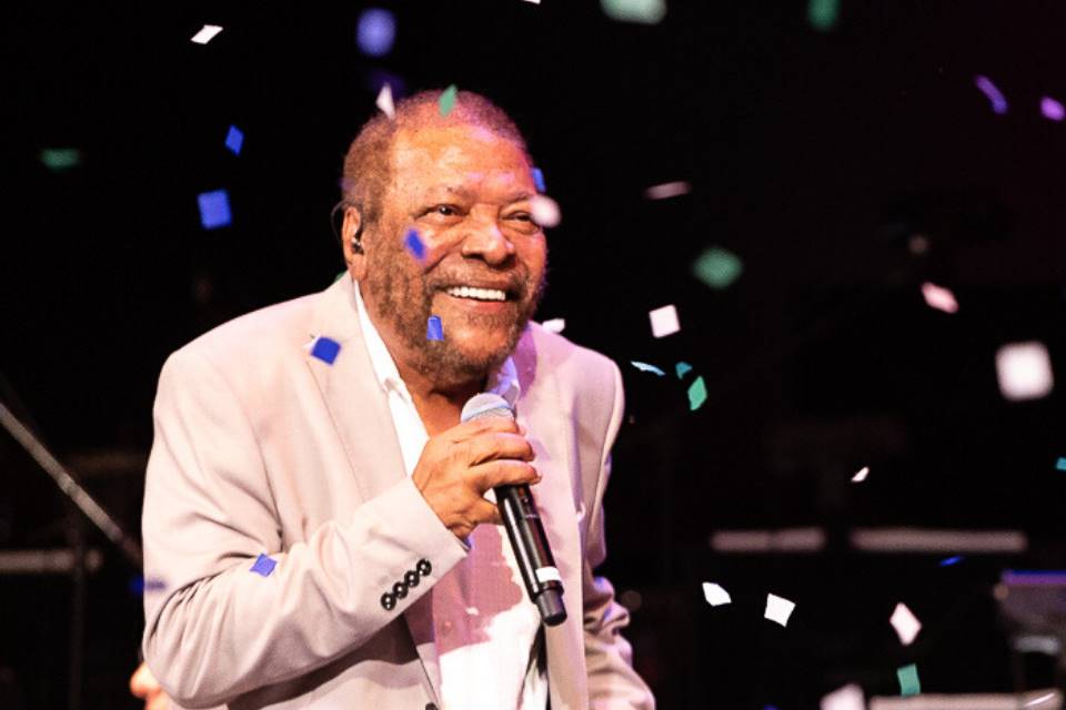 “bandeira-da-fe”:-60-anos-de-samba,-poesia-e-resistencia