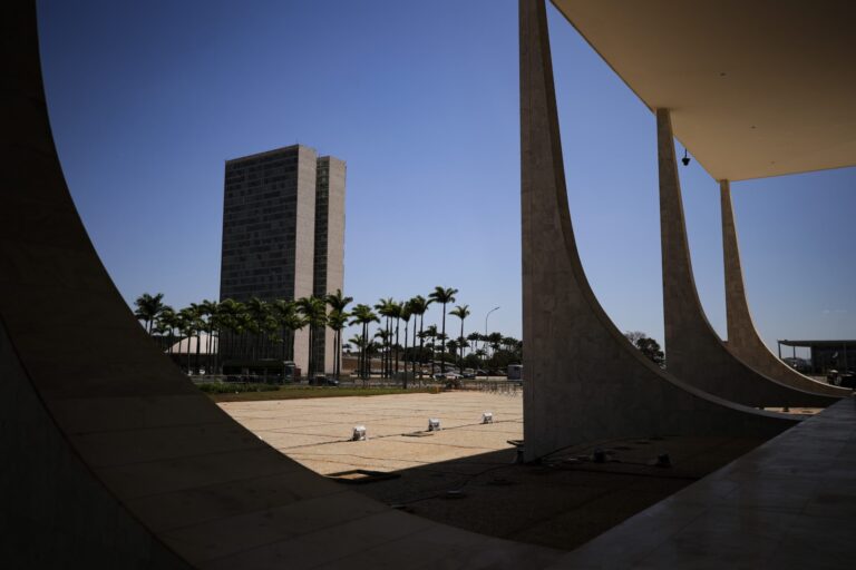 o-presidente-e-o-nivel-do-congresso-(por-roberto-brant)