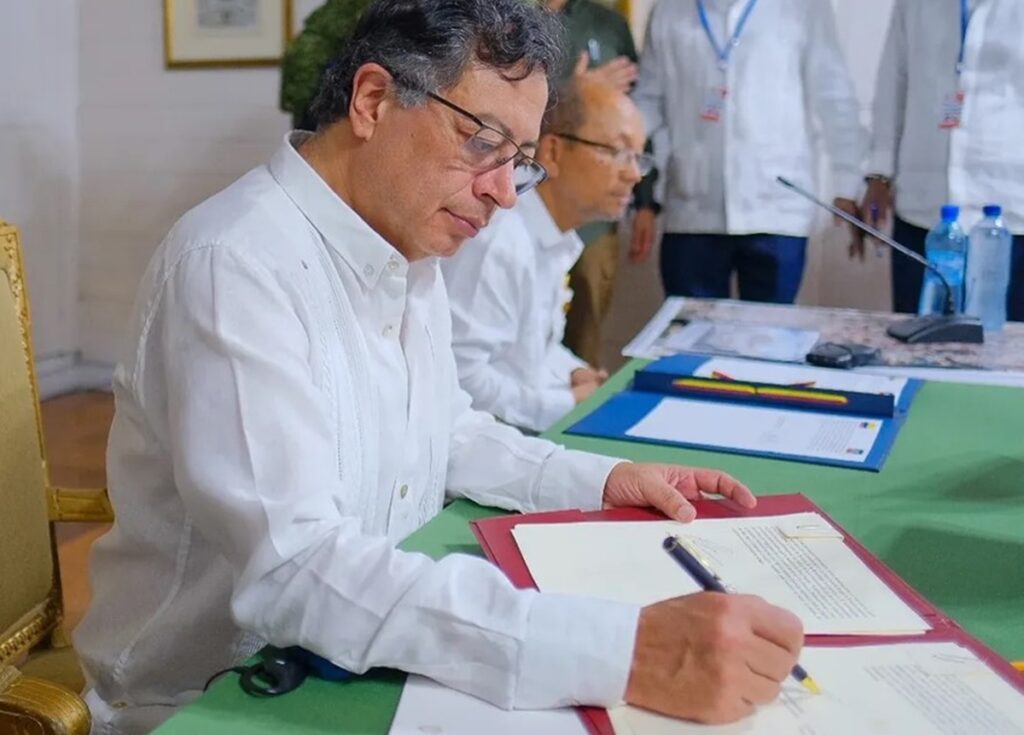 petro-convoca-embaixador-nos-eua-apos-bate-boca-com-trump