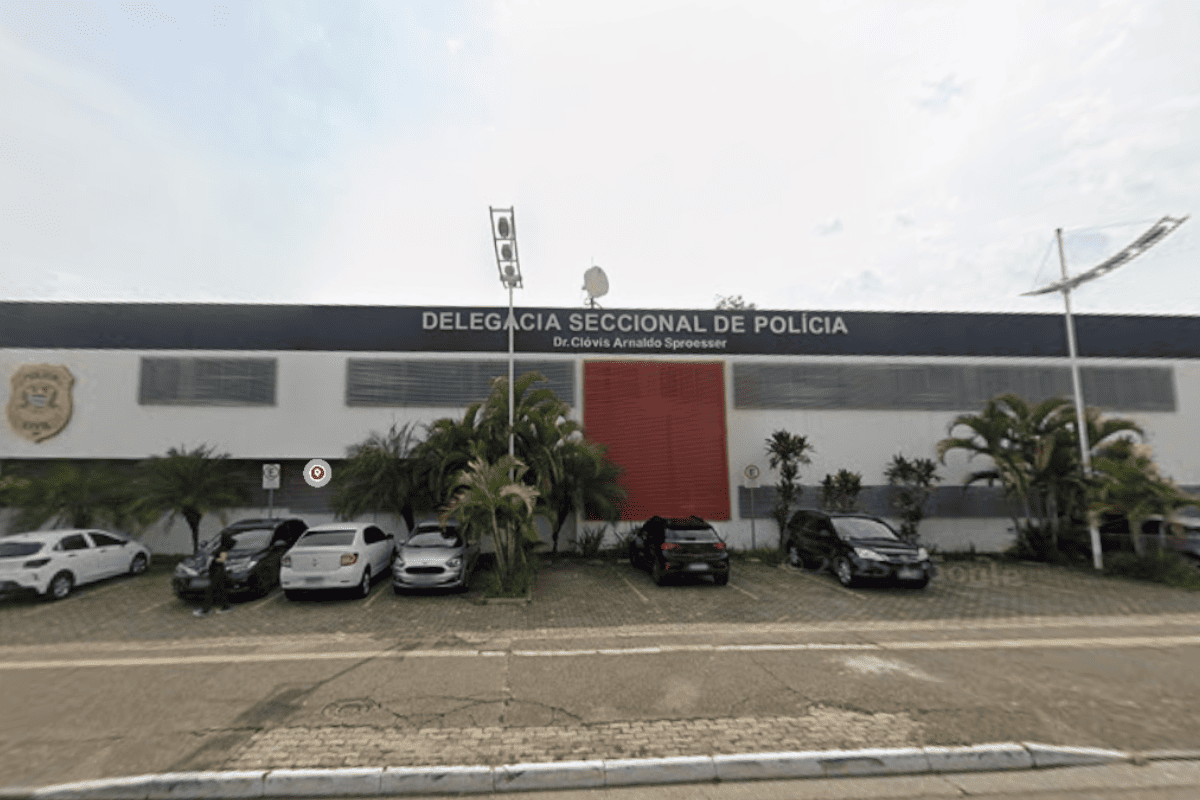 Fuga alucinada na contramão termina com prisão de motorista bêbado