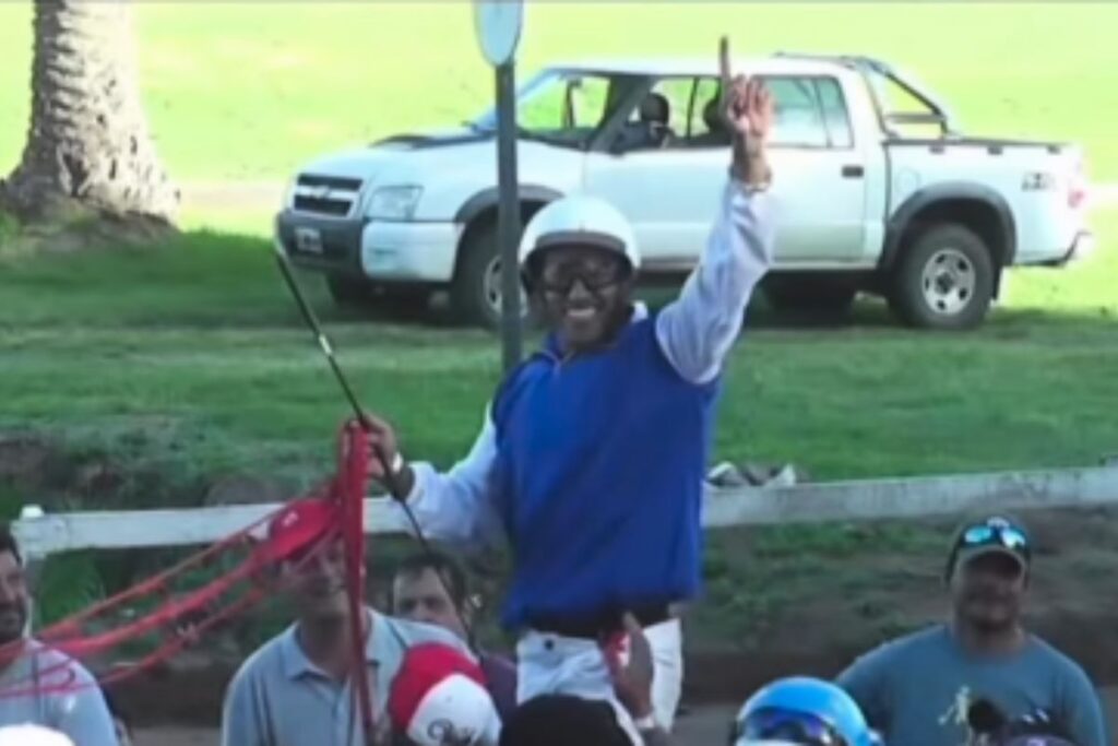 ex-campeao-do-ufc,-charles-do-bronx-vence-corrida-de-cavalos;-confira