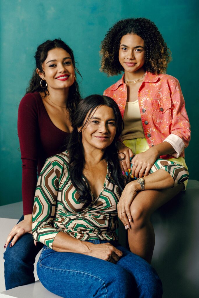 barrados!-equipe-de-“tres-gracas”-fica-do-lado-de-fora-da-festa-de-estreia-por-superlotacao