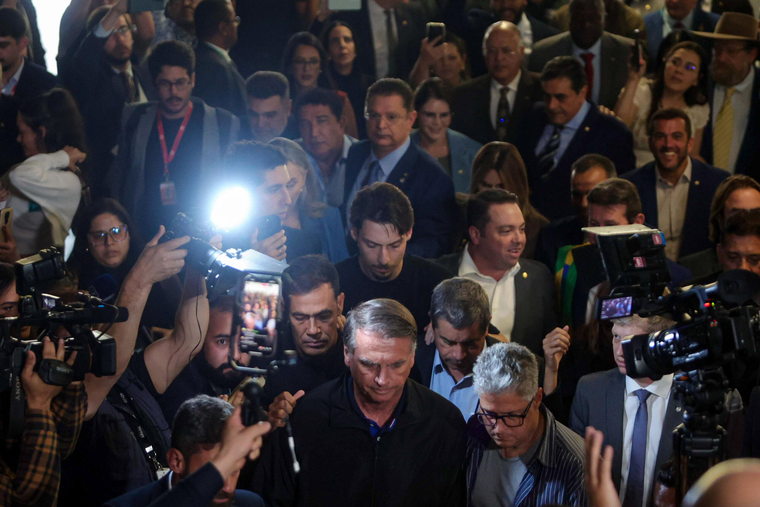 O nó da direita: como sair da sombra do clã Bolsonaro?
