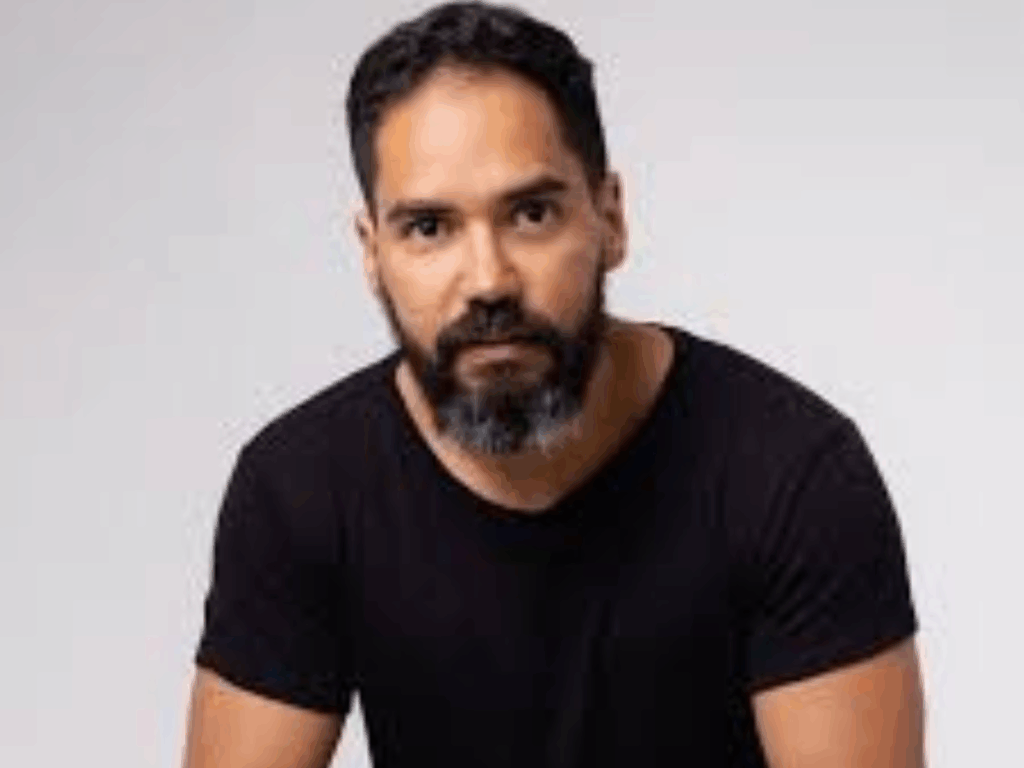 quem-e-o-joao-sales,-ator-que-criticou-paolla-oliveira-em-“vale-tudo”?