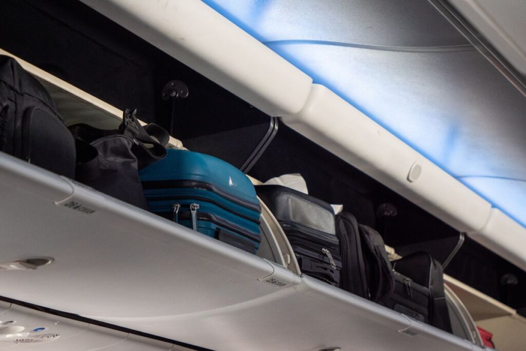 camara-aprova-urgencia-para-proibir-cobranca-extra-de-bagagem-de-mao