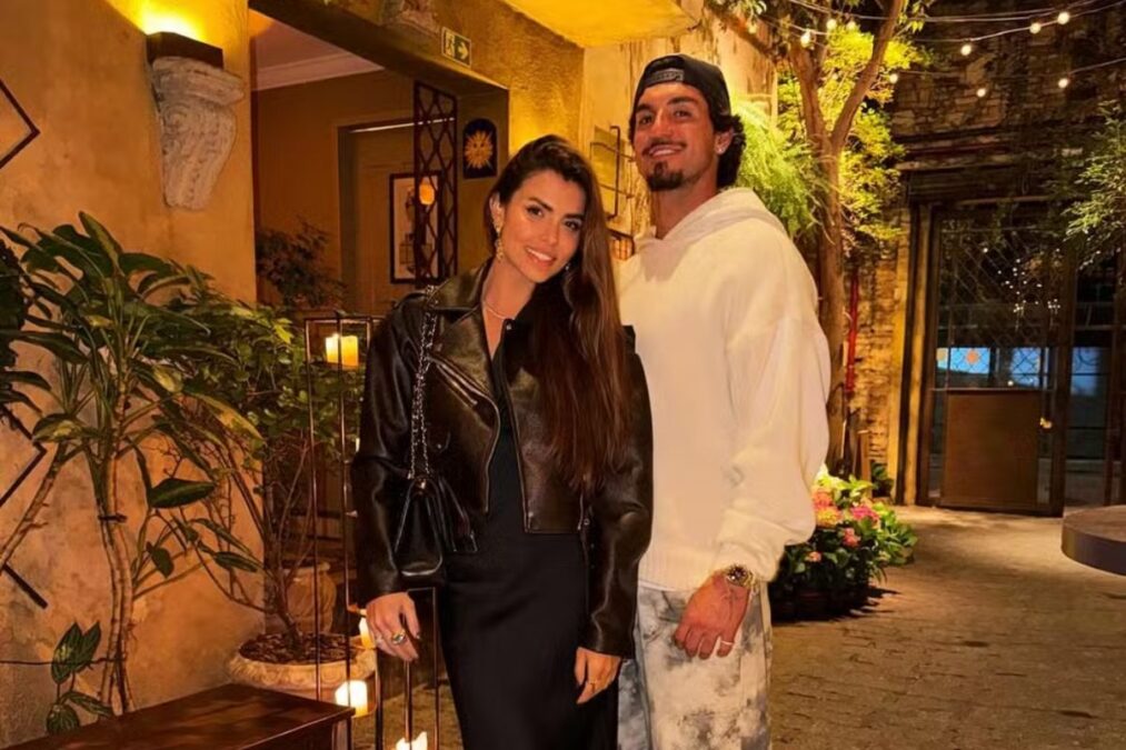 Namorada de Gabriel Medina exibe barriga após rumores de gravidez
