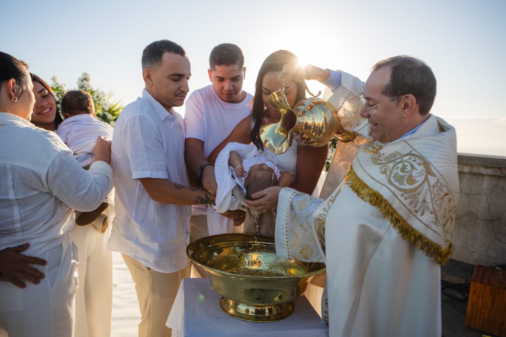 joao-gomes-e-ary-mirelle-batizam-filhos-e-renovam-votos-aos-pes-do-cristo-redentor