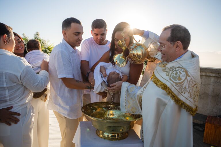 joao-gomes-e-ary-mirelle-batizam-filhos-e-renovam-votos-aos-pes-do-cristo-redentor
