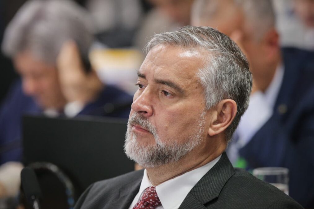 Líder do governo apresenta requerimentos contra os “Golden Boys” por fraude no INSS