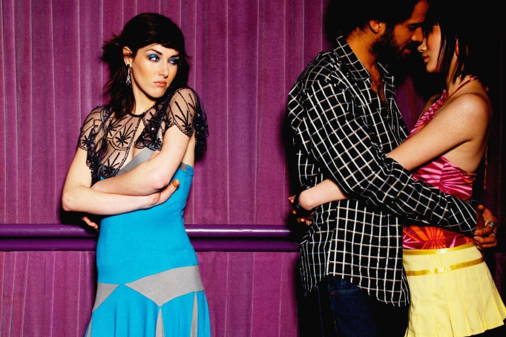 sua-amiga-foi-traida-e-voce-descobriu?-sexologa-orienta-o-que-fazer