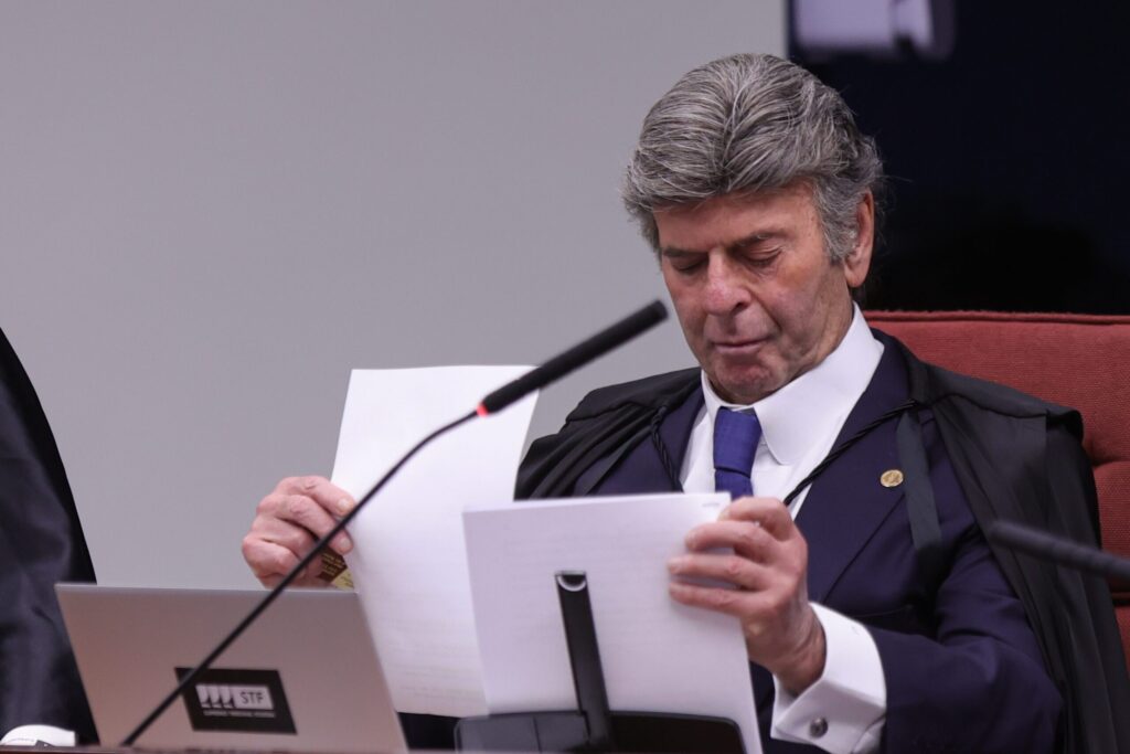 um-raio-de-esperanca-volta-a-iluminar-bolsonaro-e-seus-devotos