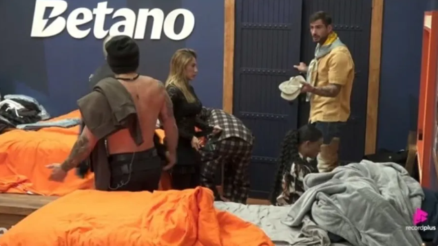 entre-troca-de-farpas-e-gritos,-formacao-da-roca-em-“a-fazenda-17”-vira-campo-de-batalha