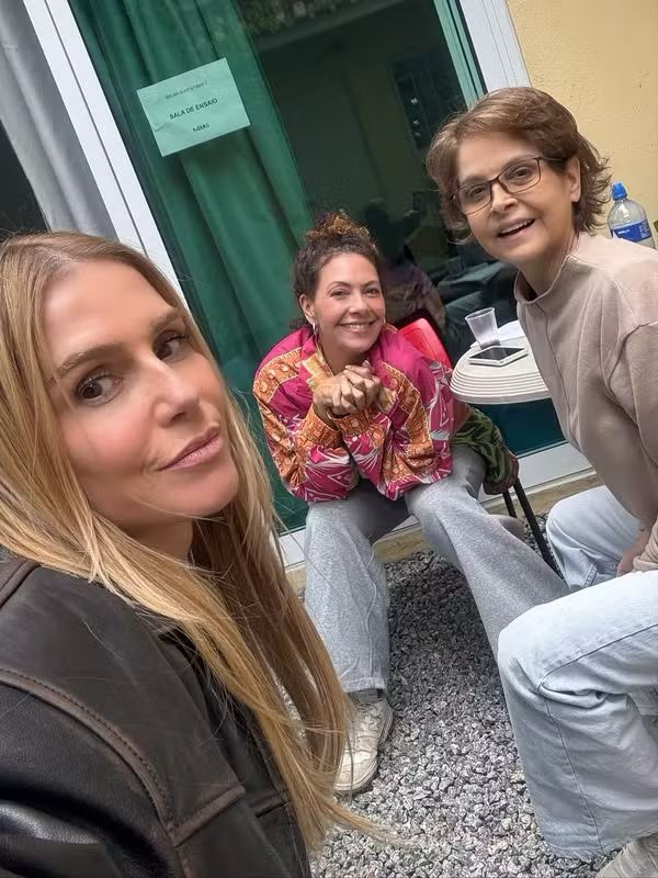 deborah-secco-abre-album-de-bastidores-de-“bruna-surfistinha-2”