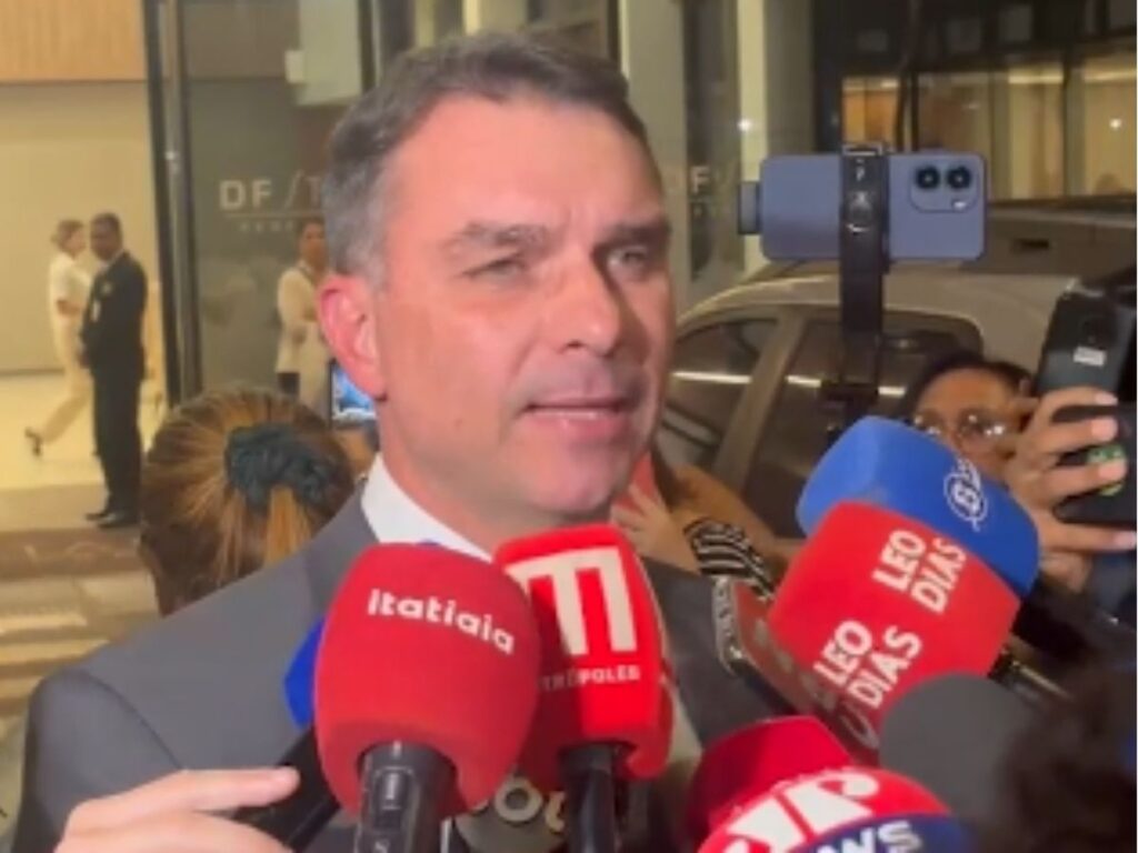 flavio-bolsonaro-diz-que-moraes-transformou-brasil-em-“varzea-juridica”