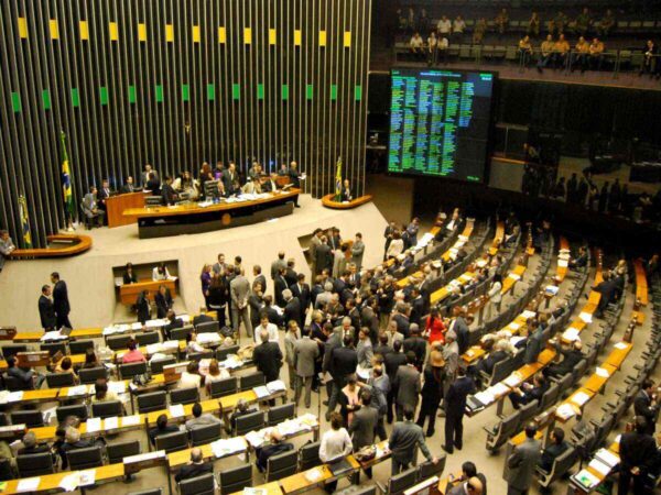 camara-aprova-projeto-que-limita-decisoes-individuais-no-stf