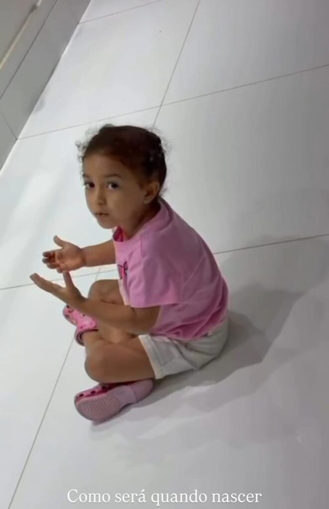 filha-de-lore-improta-e-leo-santana-ajuda-a-escolher-nome-do-irmaozinho;-veja-quais-sao