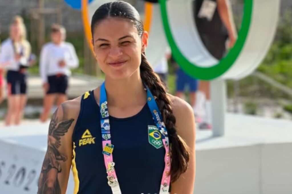 conheca-maria-clara-pacheco,-campea-mundial-de-taekwondo