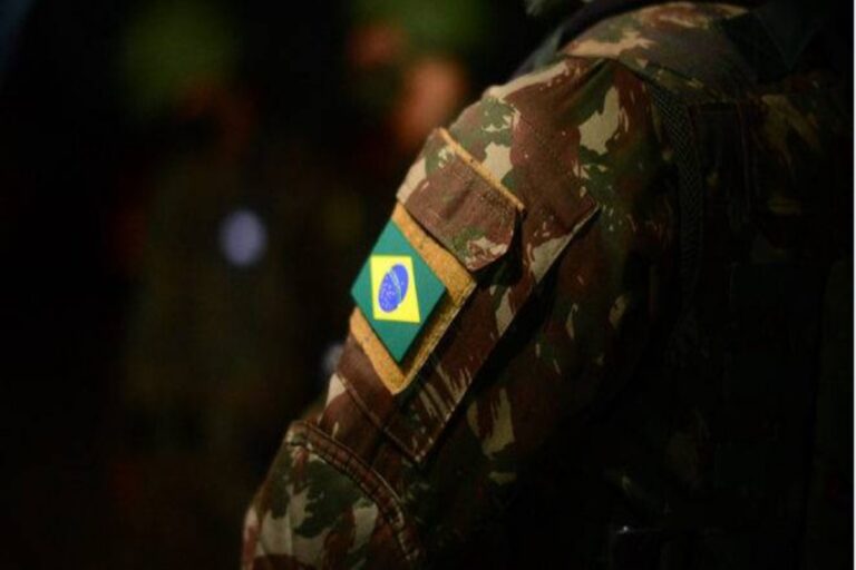 major-e-expulso-do-exercito-apos-desviar-pistolas-e-fuzis