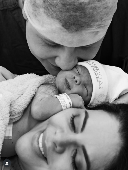 renata-e-alexandre,-do-“casamento-as-cegas”,-anunciam-o-nascimento-da-1a-filha