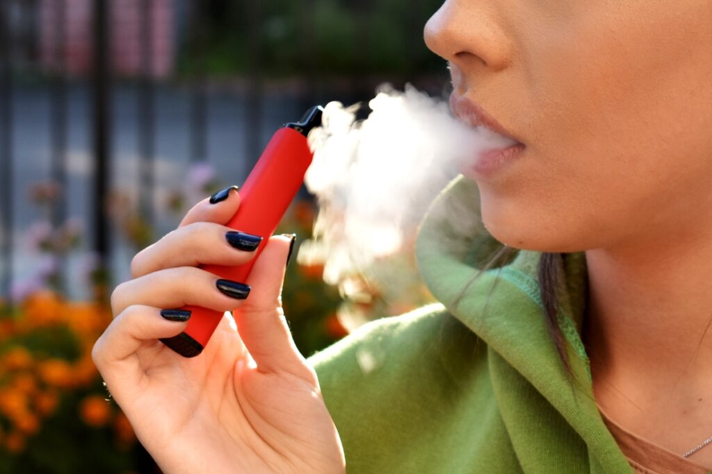 vapes:-mercado-ilegal-movimenta-mais-de-r$-5,8-milhoes-por-dia-em-sp