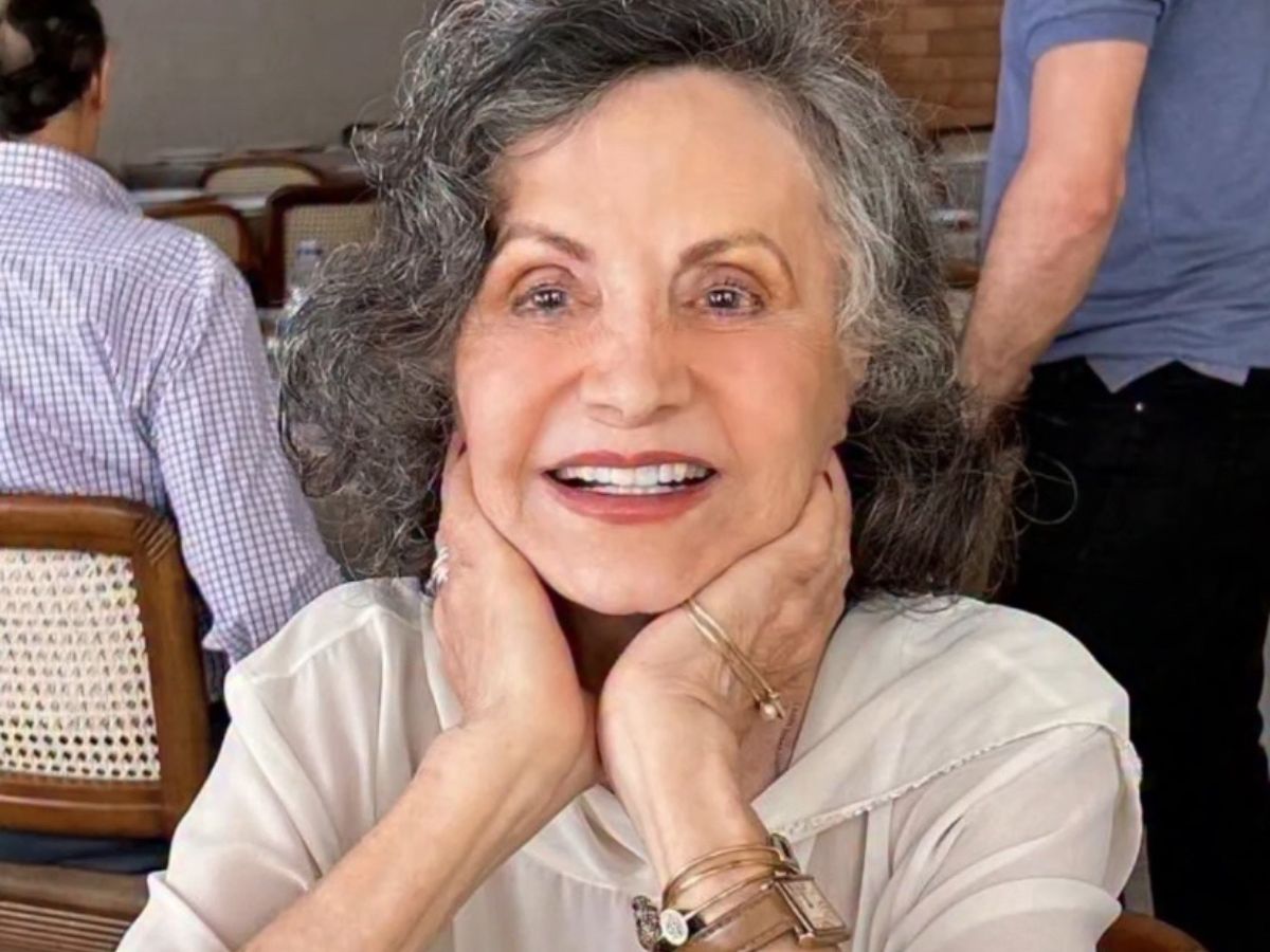 Rosamaria Murtinho completa 93 anos e recebe homenagens de famosos