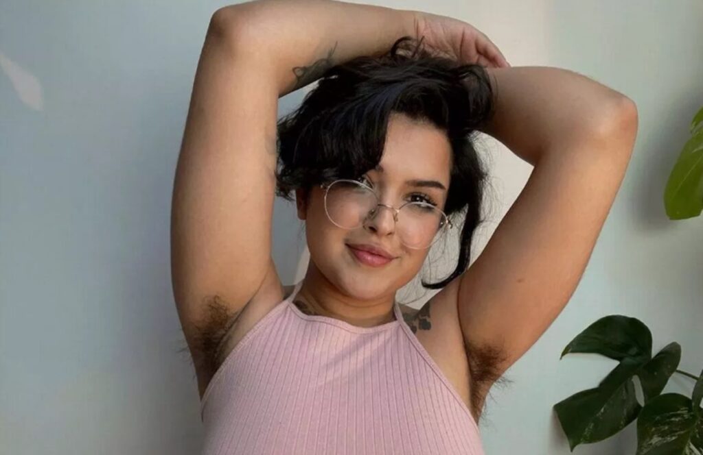 mulher-larga-medicina-e-ganha-r$-2-milhoes-exibindo-axilas-peludas