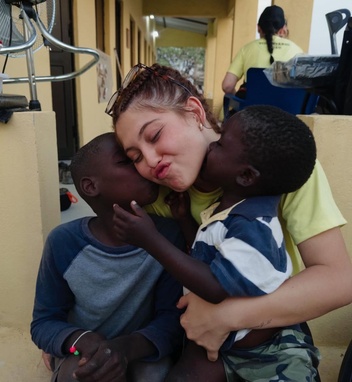 Mari Menezes vive transformação durante voluntariado em Angola: “Propósito maior”