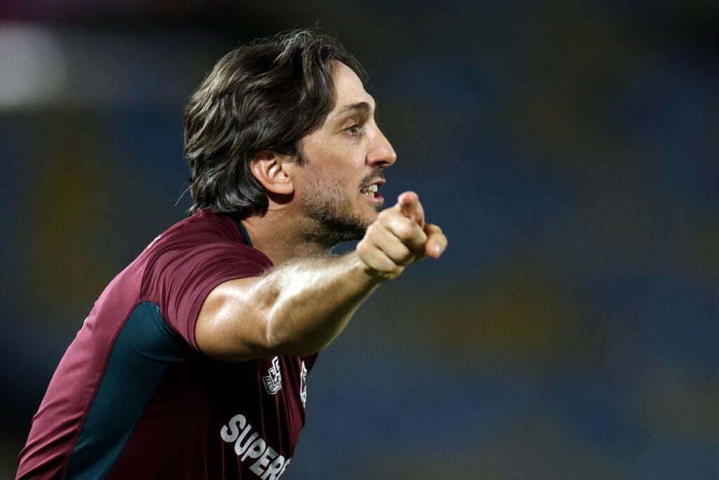 apos-gol-de-samuel-xavier,-zubeldia-comenta-importancia-dos-laterais