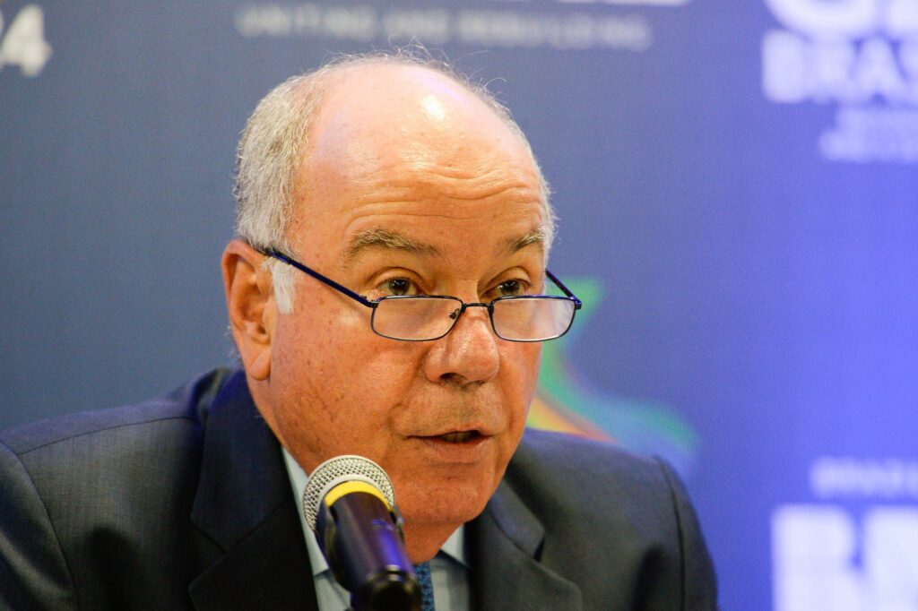 “trump-quer-vir-ao-brasil”,-diz-chanceler-apos-encontro-com-lula