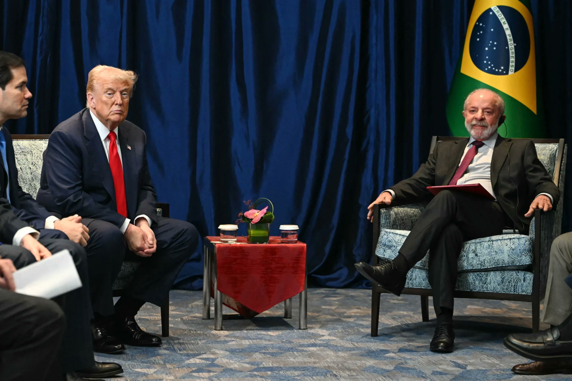 Lula e Trump se reúnem na Malásia. Tarifas e sanções serão negociadas “imediatamente”
