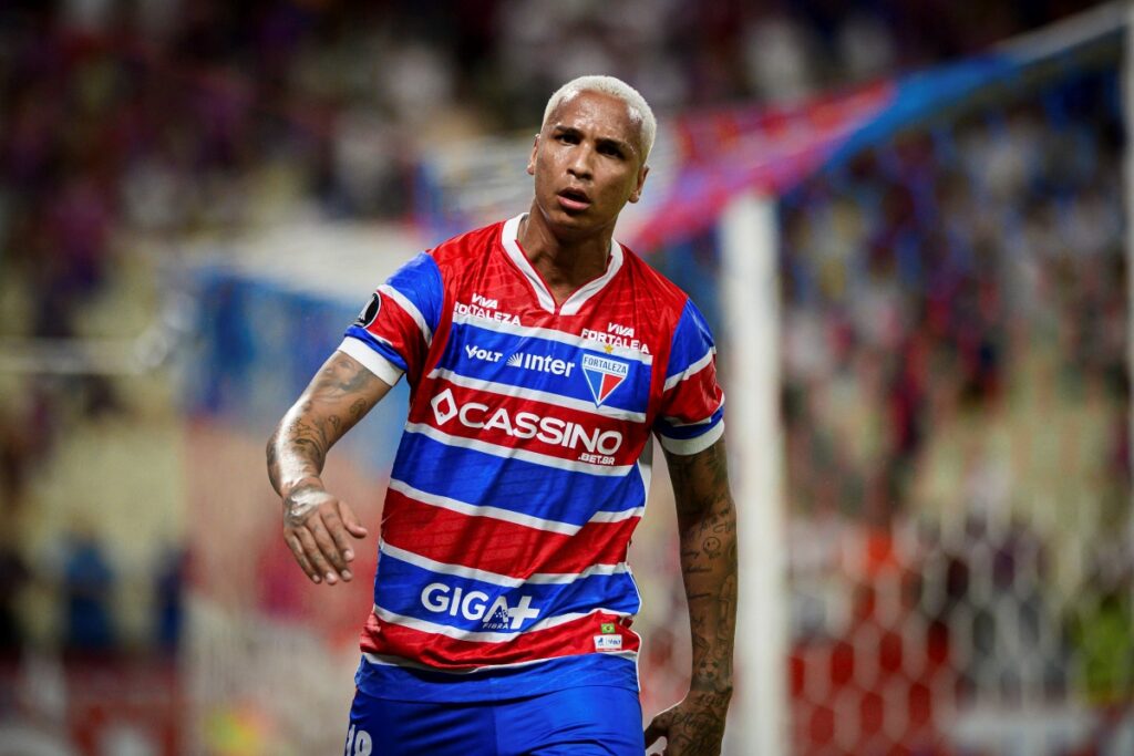 deyverson-provoca-flamengo-nas-redes-sociais-apos-vitoria-do-fortaleza