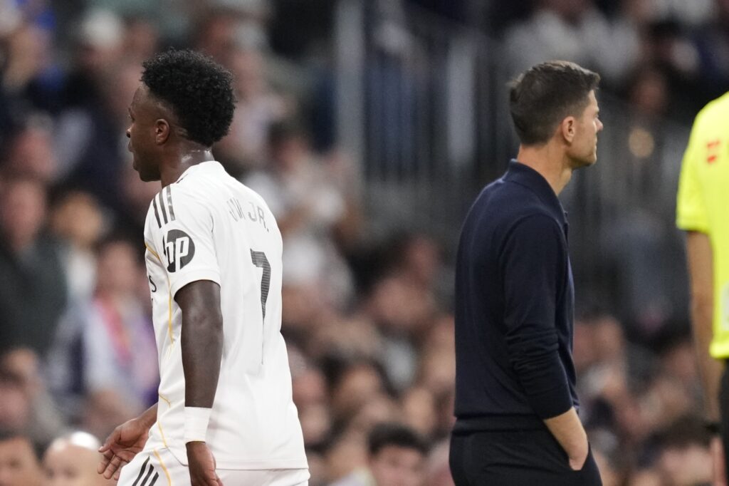 xabi-alonso-reage-apos-furia-de-vini-jr.:-“vamos-conversar”