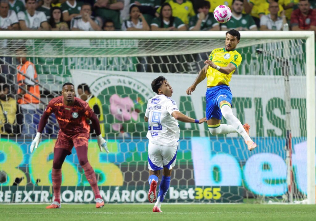 palmeiras-empata-com-cruzeiro-e-desiguala-ao-flamengo-na-tabela