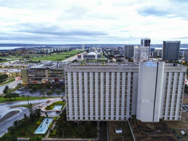 apos-5-anos-fechado,-iconico-hotel-do-df-comeca-a-ser-reformado-nesta-2a